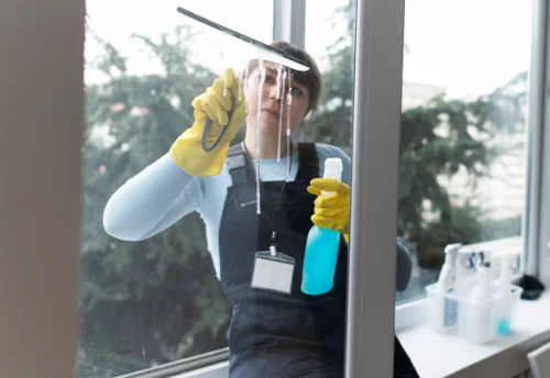 Nettoyage de vitres intérieures et extérieures à Pontcirq